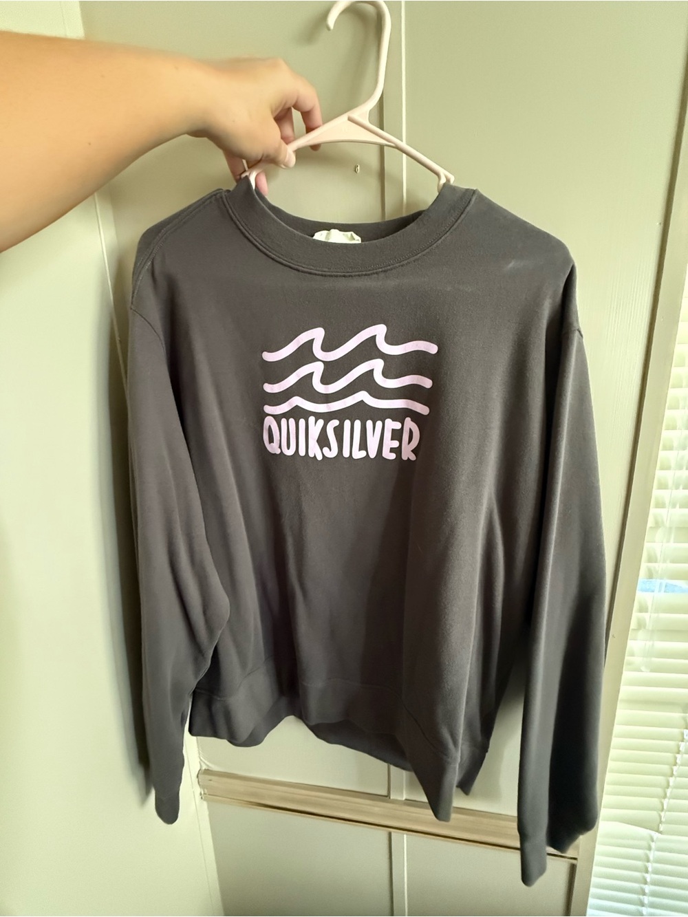 Quiksilver Charcoal Crewneck Sweatshirt with Pink Logo Waves size large